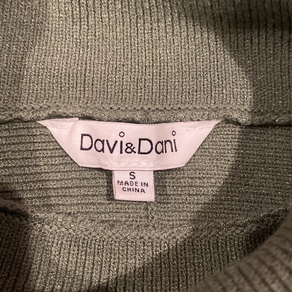 Green turtle neck sweater or dress - Picture 4 of 9